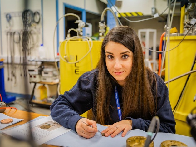 Picture of Apprentice at workspace